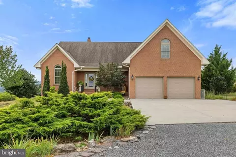 93 Adare Ln, Maysville, WV 26833