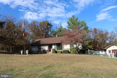 228 Meadow Ridge Dr, Petersburg, WV 26847