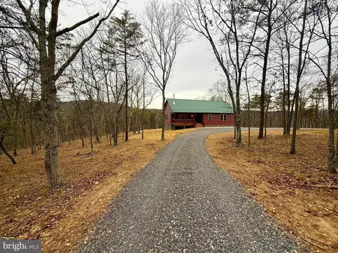 13 Hunrish Ln, Maysville, WV 26833