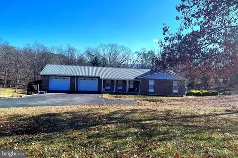133 Upper Hawk Rdg, Petersburg, WV 26847