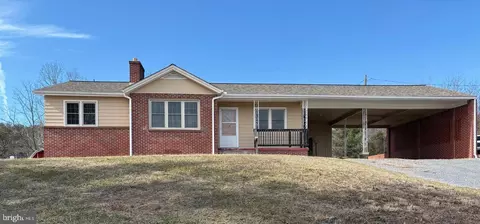 2621 Franklin Pike, Petersburg, WV 26847