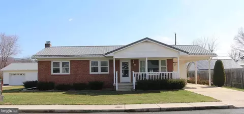 103 Trenton St, Petersburg, WV 26847