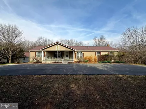 401 Nighthawk Dr, Petersburg, WV 26847