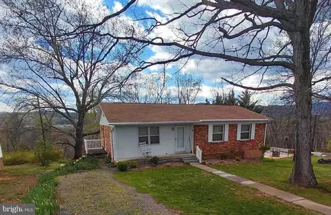 201 Woodlawn Dr, Petersburg, WV 26847