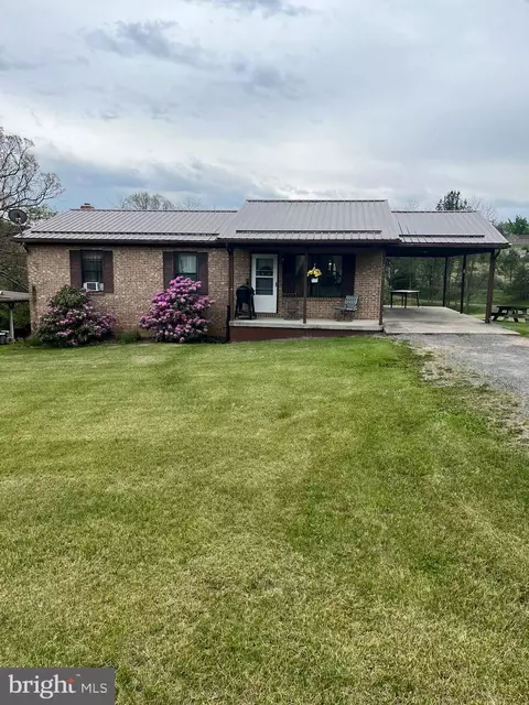 2166 Country Rd, Maysville, WV 26833