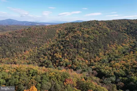 961 Almost Heaven Dr, Petersburg, WV 26847