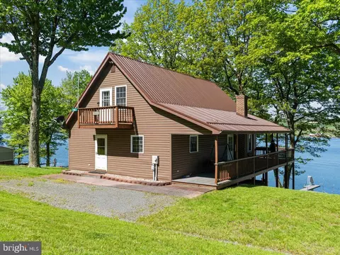 663 Bear Woods Rd, Mount Storm, WV 26739