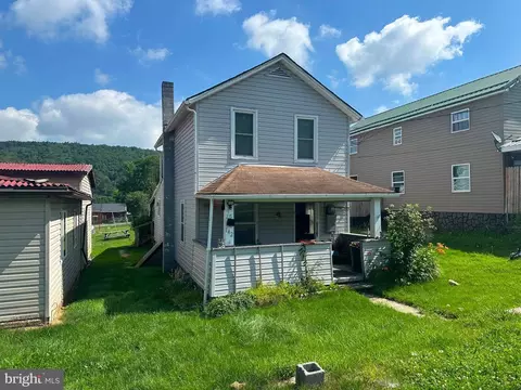 25 Ash St, Bayard, WV 26707