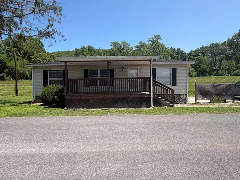 58 Creek St, Petersburg, WV 26847