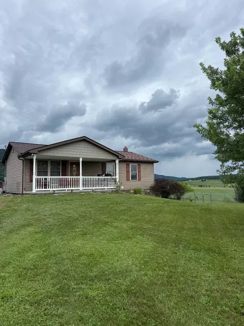 171 Twin Oaks Dr, Maysville, WV 26833