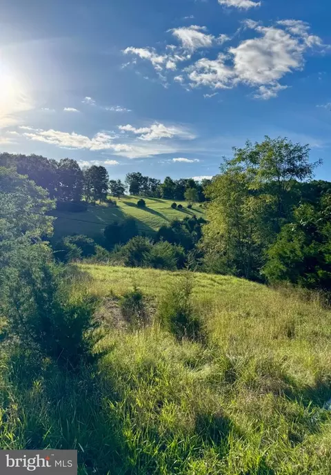 1560 S Mill Creek Rd, Petersburg, WV 26847