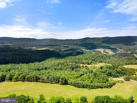 1285 Boggs Ln, Mathias, WV 26812