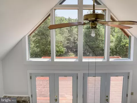 964 Honeymoon Hollow Rd, Lost City, WV 26810