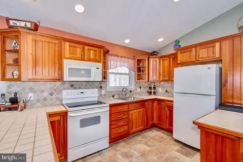 Kitchen - 25 Red Maple Dr, Baker, WV 26801 photo 2 of 5