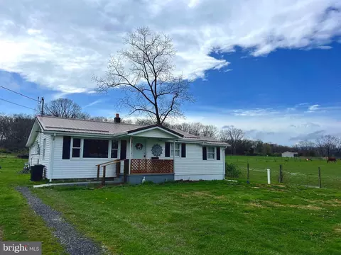 82 Second Ln, Moorefield, WV 26836