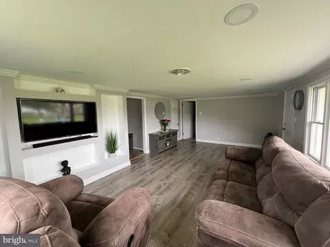 Living - 82 Second Ln, Moorefield, WV 26836 photo 2 of 4