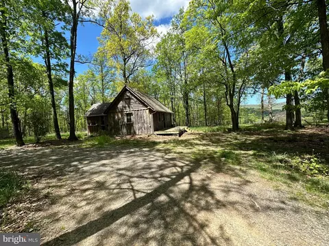 947 Shade Valley Rd, Rio, WV 26755