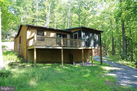 982 Timberline Dr, Lost City, WV 26810