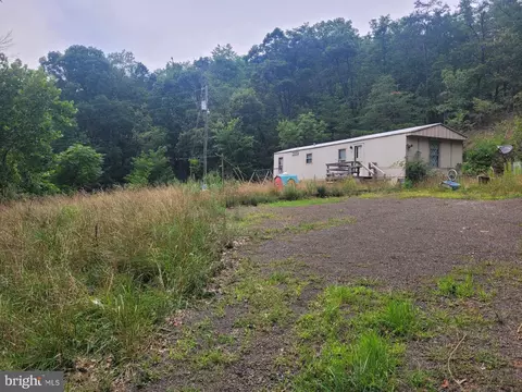 6 Blooms Ln, Moorefield, WV 26836