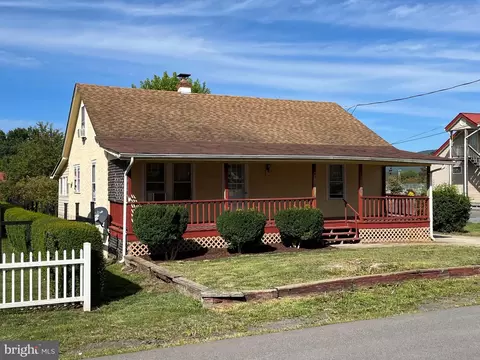 112 Jackson St, Moorefield, WV 26836