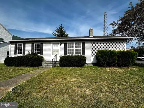 104 S Elm St, Moorefield, WV 26836