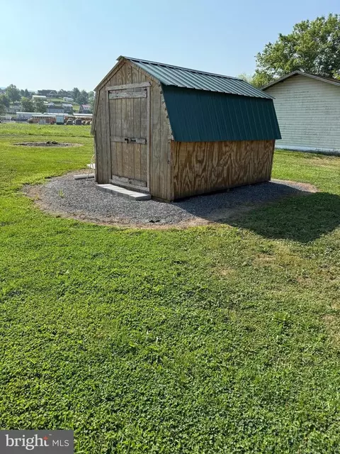 315 Maple Ave, Moorefield, WV 26836 photo 4