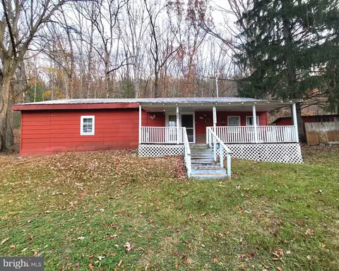 135 Carpenters Ave, Wardensville, WV 26851