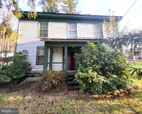 125 Carpenters Ave, Wardensville, WV 26851