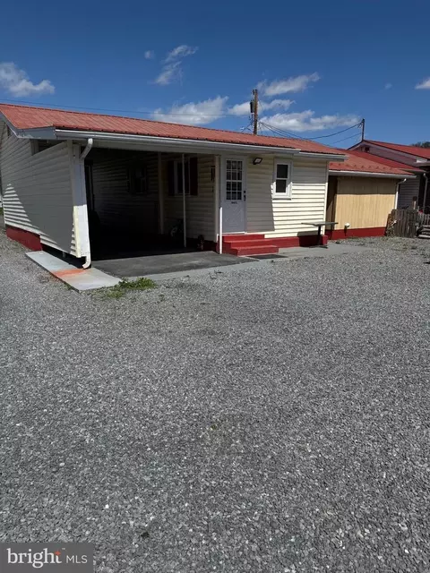 Exterior - 307 Clements St, Moorefield, WV 26836 photo 3 of 4