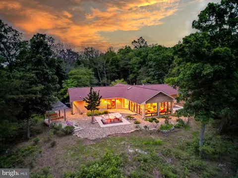 302 Fox Run Rd, Wardensville, WV 26851