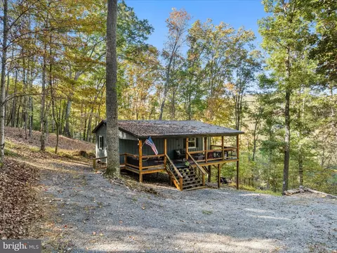 15 Meadow View Dr, Lost River, WV 26810