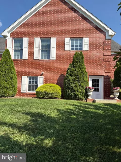 Exterior - 502 Evening Sun Dr, Moorefield, WV 26836 photo 2 of 8