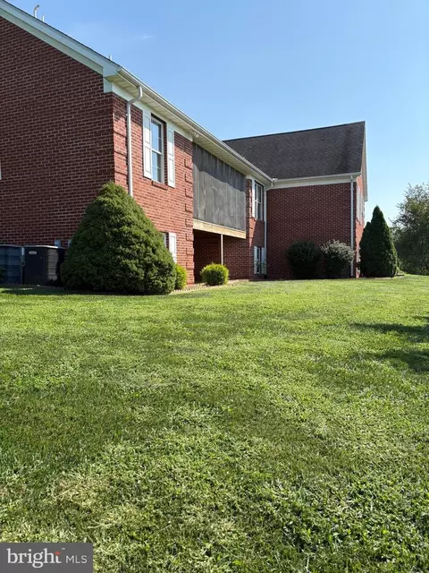 Exterior - 502 Evening Sun Dr, Moorefield, WV 26836 photo 3 of 8