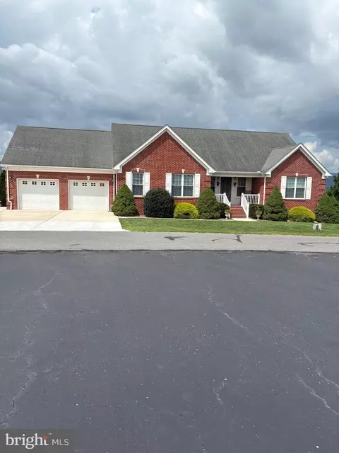 502 Evening Sun Dr, Moorefield, WV 26836