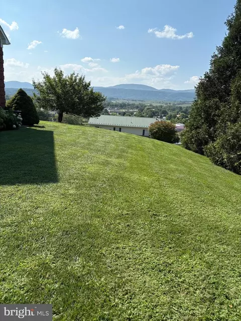 Exterior - 502 Evening Sun Dr, Moorefield, WV 26836 photo 5 of 8