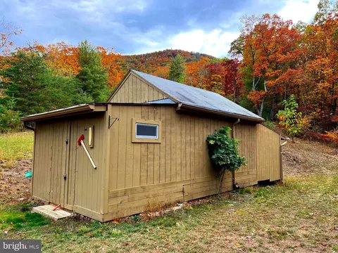 38 Gray Squirrel, Moorefield, WV 26836