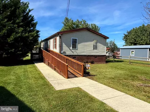 216 Maple Ave, Moorefield, WV 26836 photo 4