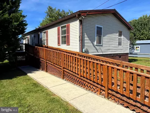 216 Maple Ave, Moorefield, WV 26836 photo 2