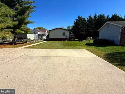 216 Maple Ave, Moorefield, WV 26836 photo 3