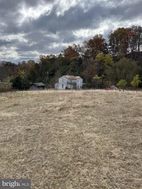 307 Earl Barr Ln, Fisher, WV 26818