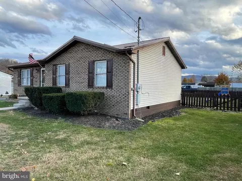 207 Central Ave, Moorefield, WV 26836 photo 4