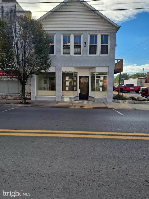 122 Main St, Moorefield, WV 26836