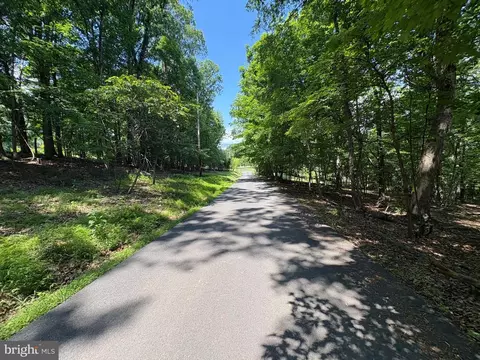 16 Rolling Acres Dr, Old Fields, WV 26845