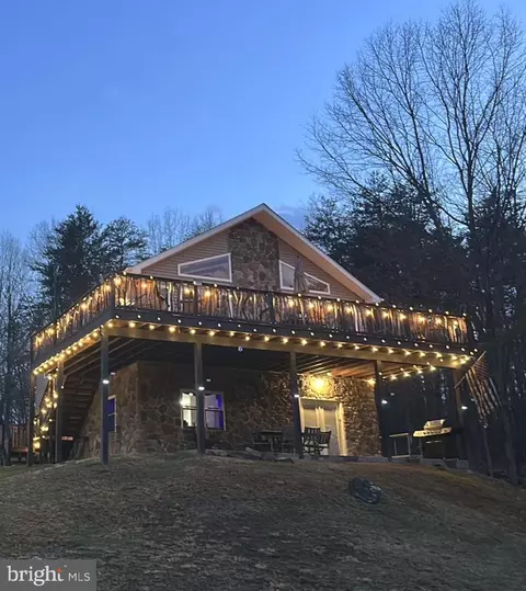 400 Locust Rdg, Moorefield, WV 26836