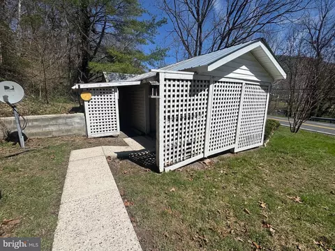 Exterior - 18250 S Fork Rd, Moorefield, WV 26836 photo 6 of 15