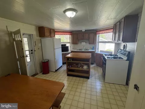 Kitchen - 18250 S Fork Rd, Moorefield, WV 26836 photo 1 of 2