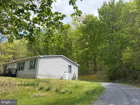 216 Walnut Dr, Moorefield, WV 26836