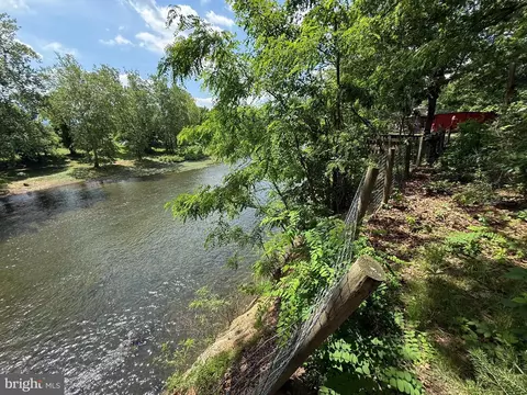 151 Cecil Meneffee Dr, Moorefield, WV 26836