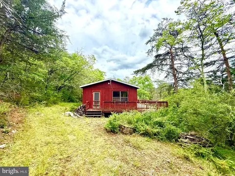 302 Valley View Rd, Lost City, WV 26810