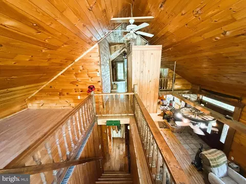 Entry Way - 954 Rusty Ln, Mathias, WV 26812 photo 4 of 7